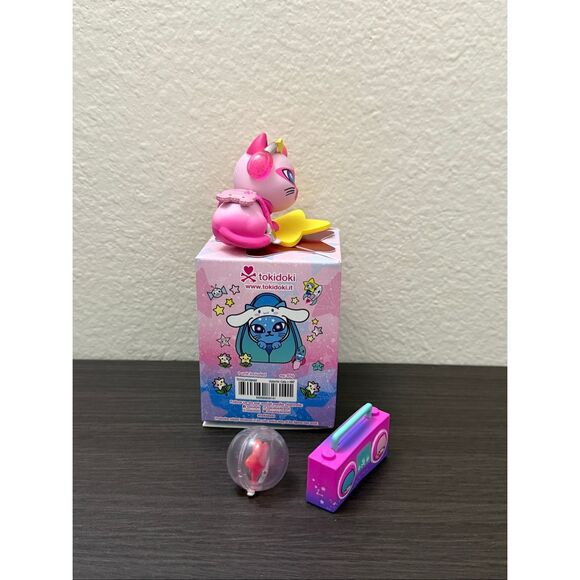 Tokidoki x Hello Kitty Galactic Cats Figure - Little TwinStars x Dancing Starlig - Picture 4 of 4